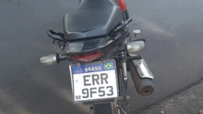 Polícia Militar faz apreensão de moto com placa adulterada