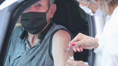 Idosos com idade entre 75 e 76 anos podem se vacinar a partir de 15/03