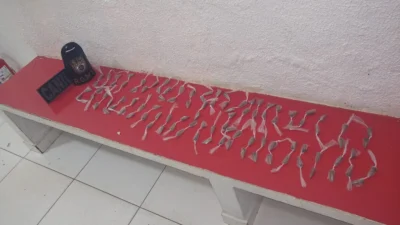 Polícia Municipal encontra 102 microtubos de cocaína