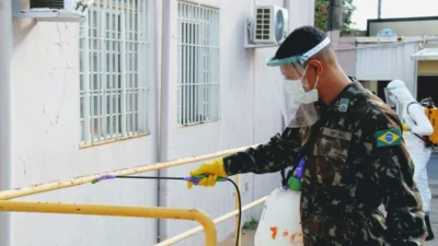 Exército Brasileiro realiza a desinfecção de prédios públicos da cidade