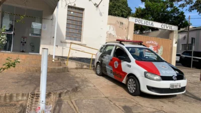 Marido é preso acusado de esfaquear a mulher