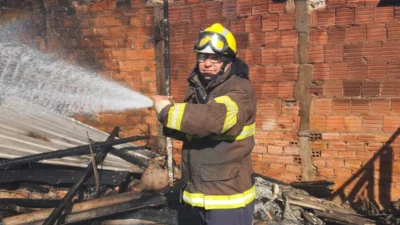 Incêndio em barraco provoca ferimentos em morador