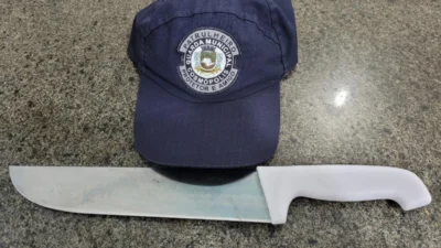 Marido embriagado tenta esfaquear a esposa