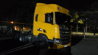 Polícia Militar prende bandidos e libera refém após roubo de caminhão