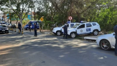 Polícia Municipal faz bloqueio de fiscalização e orientação de trânsito