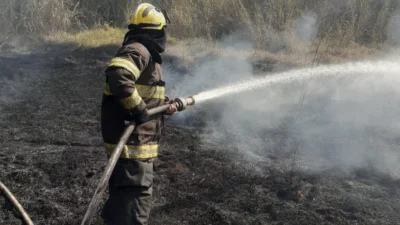 Defesa Civil combate fogo na área de ATT