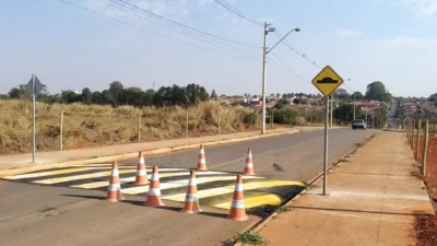 Redutores de velocidade são instalados nas Ruas José Antonio Toseli e Monte Castelo