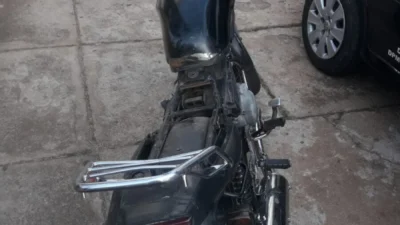 Indivíduo foge de viatura fazendo manobras perigosas