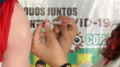 Nesta quinta-feira (11), tem plantão da vacinação COVID-19 até às 19h