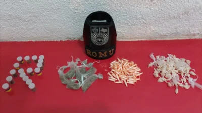 Sacola com drogas é apreendida no beco