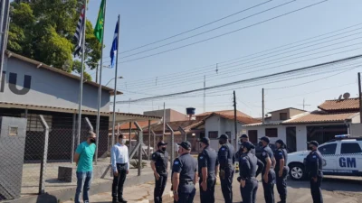 Prefeito, secretários e efetivo da Polícia Municipal participam de ato cívico no feriado da Independência