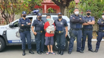 Polícia Municipal faz surpresa para o menino Gabriel