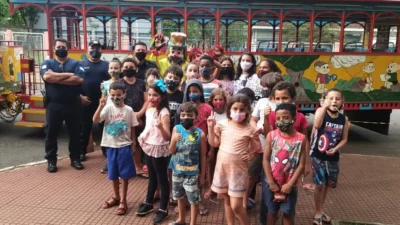 Crianças do Lar Arco-Íris e Casa da Criança ganham dia especial