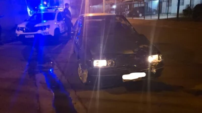 Motorista aparentemente embriagado atinge cavaleiro em charrete