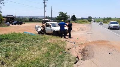 Acidente entre veículos deixa motorista ferido
