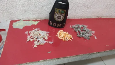 ROMU localiza drogas em sacola abandonada