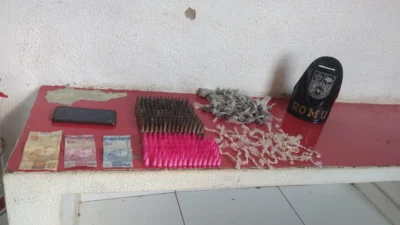 Adolescentes são flagrados durante venda de entorpecentes