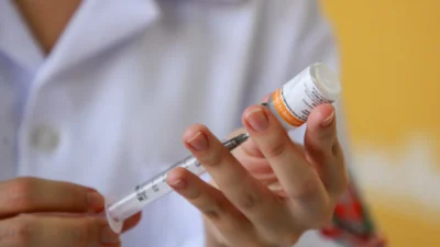 Com Coronavac liberada, dose inicial para todas as crianças de SP chega em 3 semanas