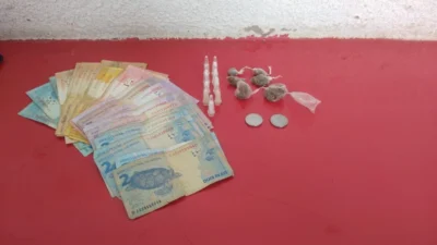 Menor é abordado e admite estar vendendo drogas