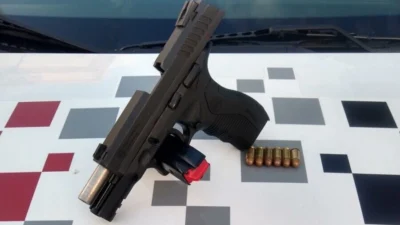 Homem é detido acusado de porte ilegal de arma de fogo