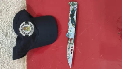 Homem leva golpe e fica com canivete encravado no abdômen