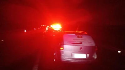 Acidente entre moto e Audi resultou na morte de casal após veículos pegarem fogo