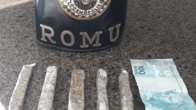 ROMU aprende drogas e detém indivíduo no Cidade Alta