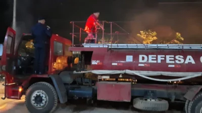 Defesa Civil combate foco de incêndio próximo a residências