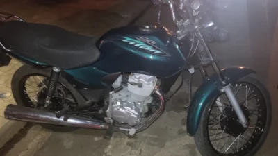 Acidente entre Gol e moto deixa duas pessoas feridas