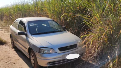 Veículo roubado é localizado no canavial