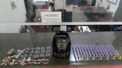Maconha, cocaína e crack são localizados no beco