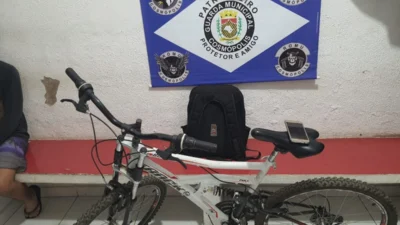Indivíduo é preso suspeito de roubar mochila, bicicleta e celular