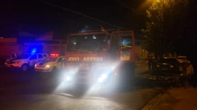 Defesa Civil combate incêndio em residência