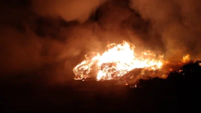 Defesa Civil combate incêndio de grande proporção próximo a empresa de gás