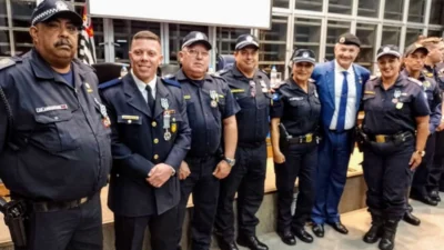 Secretário de Segurança e GMs recebem medalhas em São Paulo