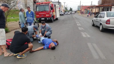 Motociclista fica ferido após cachorro correr na frente da moto