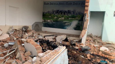 Salão de igreja onde caminhão entrou tinha culto programado para às 16h