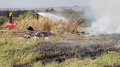 Incêndio de grande proporção interrompe trânsito na Rodovia SP 133