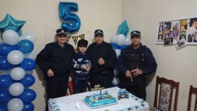 Menino de 5 anos recebe visita surpresa da GM