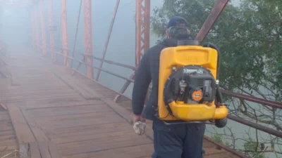 Defesa Civil pulveriza Ponte de Ferro para afugentar marimbondos