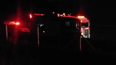 Capotamento deixa motorista preso entre as ferragens na Rodovia SP 332
