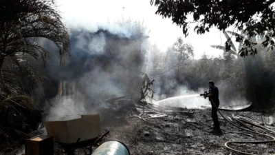 Incêndio na área central mobiliza Defesa Civil e GM