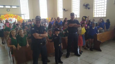 Crianças da Assembleia de Deus participam de palestra com a Guarda Municipal