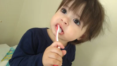 Sangramento gengival: entenda porque isso acontece ao passar o fio dental