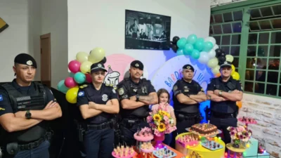 Menina recebe visita surpresa da Guarda Municipal