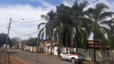 Defesa Civil sinaliza e preserva área com fios rompidos