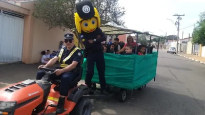 Crianças da EMEB Maria Rossi Machado participam de campanha educacional de trânsito