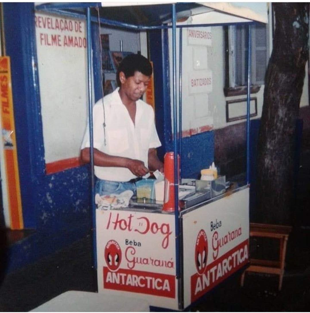 Ex-camelô comanda franquia de cachorro-quente com 61 quiosques no país, PEGN