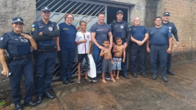 Guarda Municipal distribui presentes de Natal para crianças