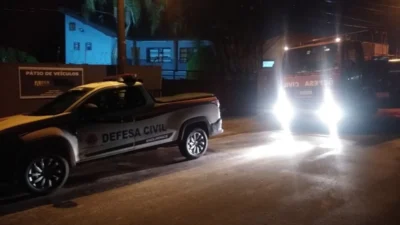 Incêndio criminoso destrói dois carros em pátio no Uirapuru